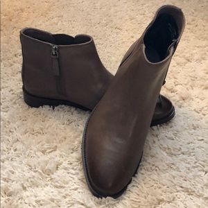 Never Worn Johnston & Murphy Booties